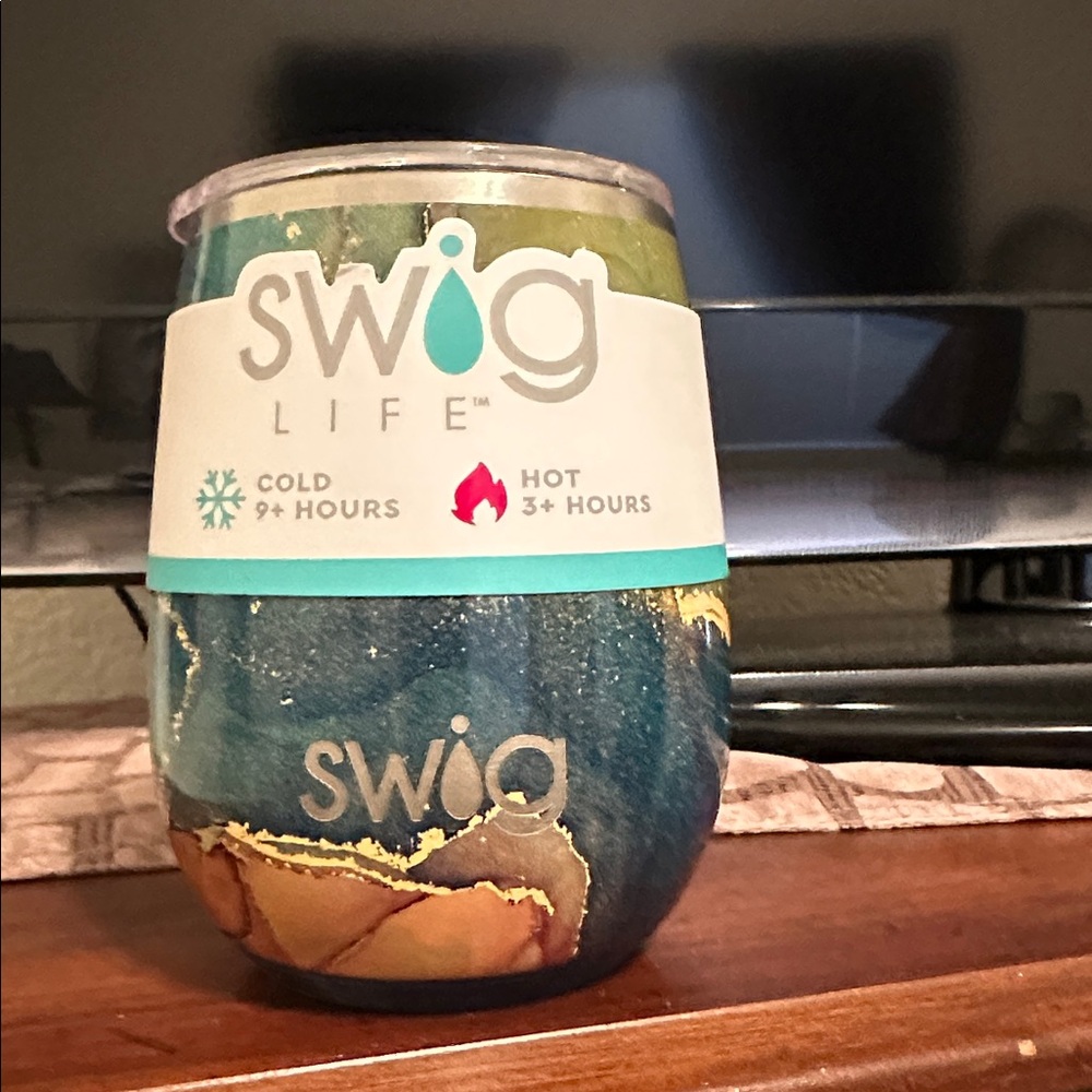 Swig Life Insulated Mega Mug, Plus a 14 oz Tumbler
Check out all the pics! - Picture 4 of 4